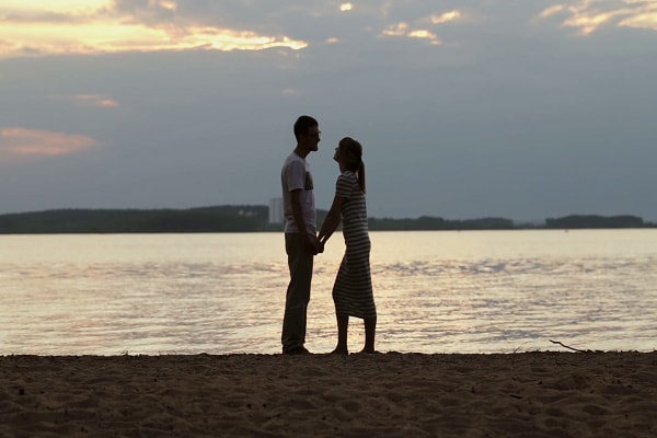 love couple jump in Yamuna river in Allahabad