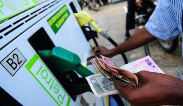 Diesel crosses 70 mark in Delhi, petrol price at Rs 78.52 per litre