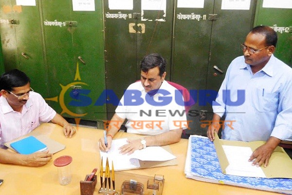 मथुरा के जिलाधिकारी सर्वज्ञराम मिश्र