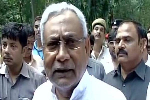 Nitish Kumar gave 10 crores for flood victims in Kerala in hindi
