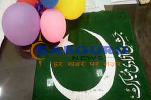 Pakistan flag with balloons in Shrigganagar