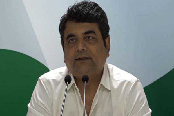 पार्टी अध्यक्ष राहुल गांधी बेरोजगारी तथा महिलाओं पर अत्याचार जैसे विषयों को उठाकर मोदी सरकार की असलियत जनता के सामने ला रहे हैं