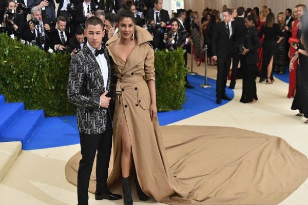 Priyanka Chopra engagement with Nick Jones in hindi