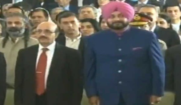 Navjot Singh Sidhu sits next to PoK President Masood Khan at Imran khan's swearing in