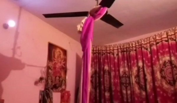 family of 5 found dead in allahabad home, bodies found in fridge, almirah