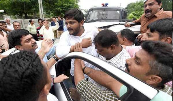 Violence in Surat after arrest of Hardik Patel, eight others over hunger strike