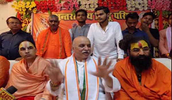praveen togadia to march to Ayodhya on October 21 if centre does not bring Ordinance on Ram temple