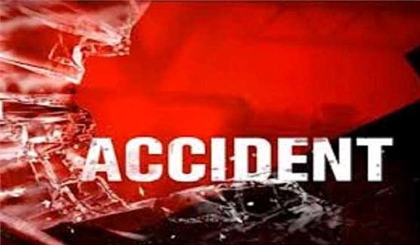 one killed as uncontrollable truck entered into shop in Pratapgarh