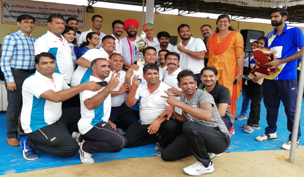 सिरोही में आयोजित सिविल सेवा अंतर जिला बास्केटबाॅल-वाॅलीबाॅल प्रतियोगिता में विजेता टीम।
