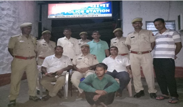 सिरोही की पालड़ी एम पुलिस द्वारा पकड़ा आरोपित।