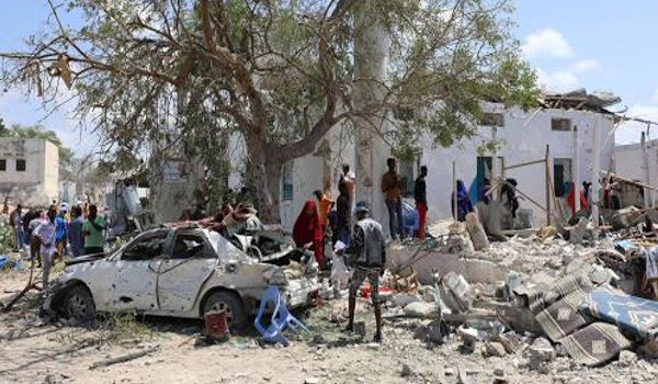 At least 6 killed, 14 injured in suicide bombing on government office in Mogadishu