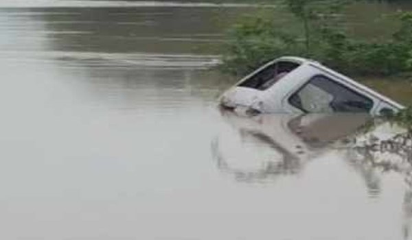 car plunges into Bhind river, Four of a Jhansi family drowned