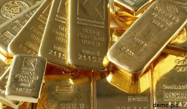 gold worth rs 4 crore seized at delhi international airport, 6 arrested