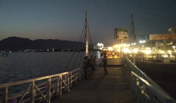Artificial fountains and floating bridges in Ajmer