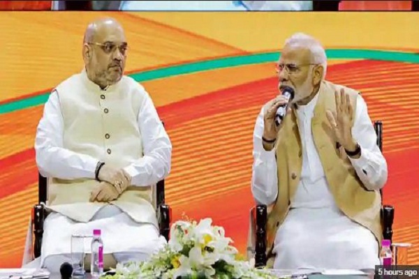 Prime Minister Modi arrives in Bhopal in Worker mahakumbh