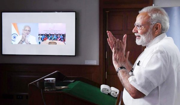 pm modi announces hike in incentives of asha,Anganwadi and health workers