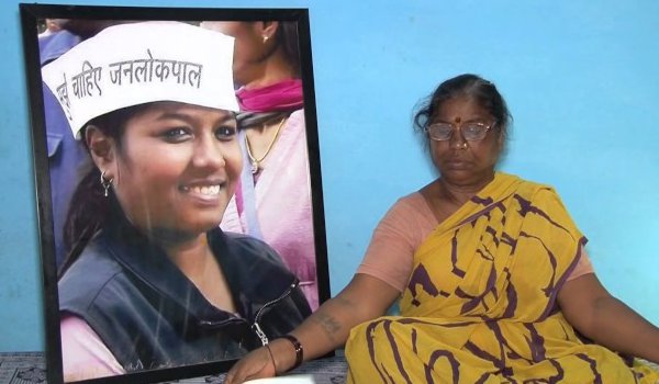 SC commission orders CBI probe in Santosh Koli's death, mother says Kejriwal responsible