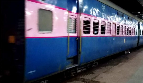 Dacoits barge into Ganga-Kaveri express, rob passengers in UP's Chitrakoot