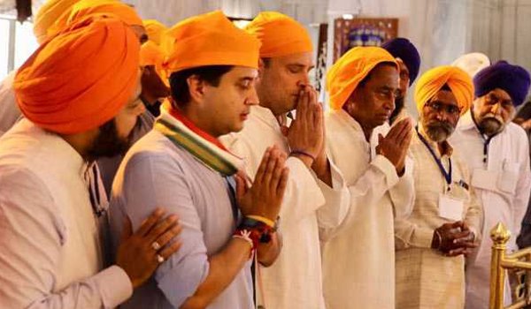 Congress president Rahul Gandhi visits gurudwara in gwalior
