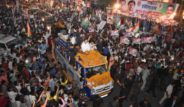Rahul Gandhi's roadshow, temple visit in Gwalior