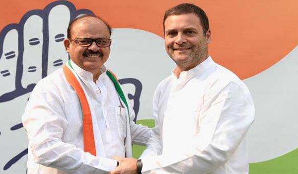 Former NCP leader Tariq Anwar joins Congress