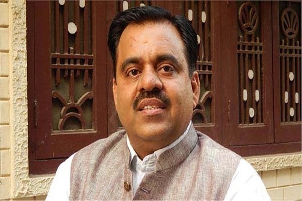 Captain Govt 400 Buying Luxury Carts Fizzling: Tarun Chugh