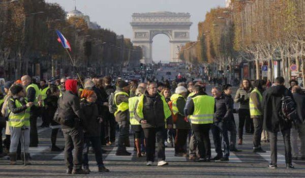 One killed and 106 injured in violent French riots over fuel taxes