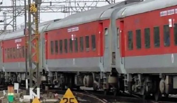 Woman beaten to death on train for objecting to smoking