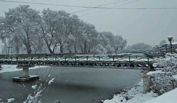 Kashmir Valley covered in white sheet of snow