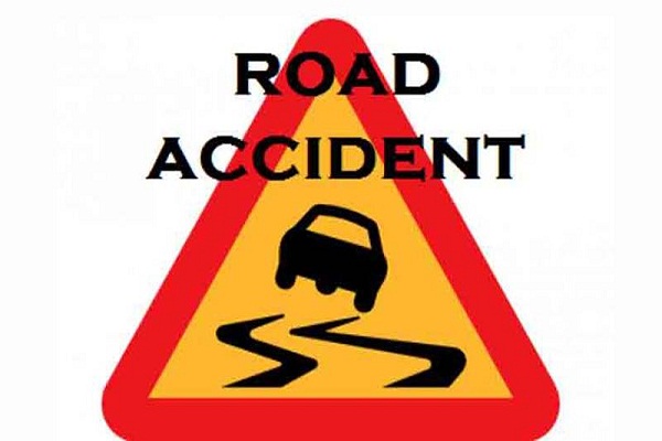 Three dead, four injured in an ambulance and car collision in Kongara