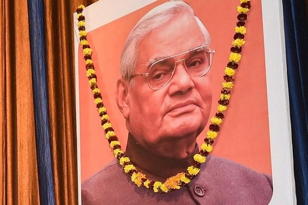 President CoWind unveiled Vajpayee's oil paintings in the Central Hall of Parliament