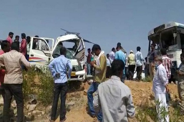 Seven people die in bus and auto collision in Nalgonda