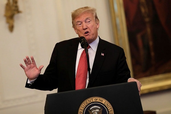Donald Trump warns to Mexico of closing of Mexico-US border