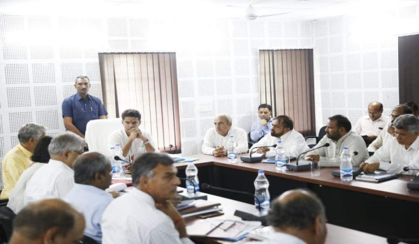 सिरोही में उप मुख्यमंत्री सचिन पायलट के साथ बैठक में मौजूद सिरोही और रेवदर के एमएलए।