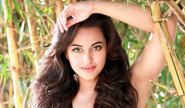 Bollywood's domineering girl Sonakshi completes 09 years in film industry