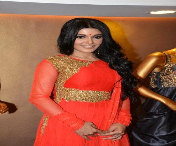सर्जरी से बिगड़ गया चेहरा, बर्बाद हुआ फिल्मी करियर फिर भी हार नहीं मानी कोइना ने