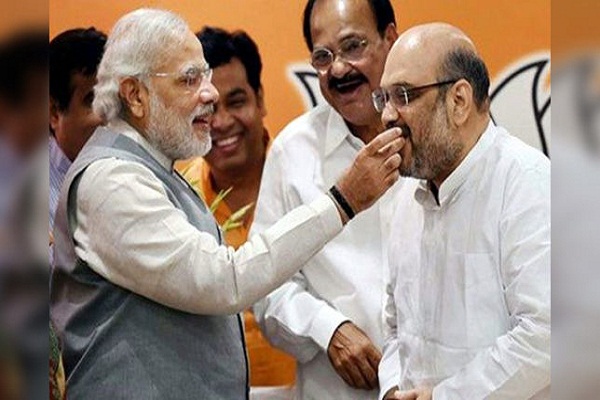 After the decision to remove Article 370, people celebrate Diwali-Holi together in Modi-Shah's home state