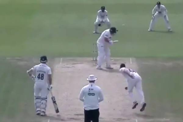New way of playing bouncer ball by batsman in county championship