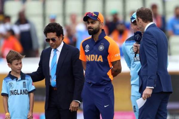 virender sehwag says virat kohli will break most of sachin tendulkars records barring one