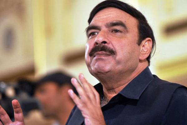pakistan rail minister sheikh rasheed ahmad beaten in london