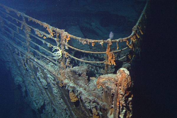 Titanic debris completely submerged in 2030