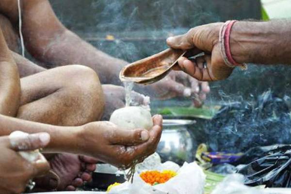 Pitru Paksha mein bhoolakar bhi na kare ye kaam
