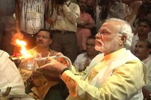Prime Minister Modi salutes the Durga Brahmacharini form