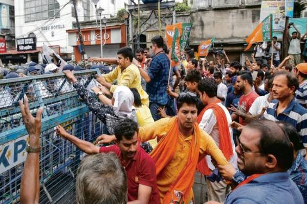 bjp workers protest in-kolkata against-hike-in-electricity-tariff-by-west-bengal-mamta-banerjee-government