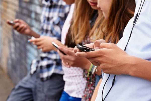 mobile-can-affect-your-sex-life-and-height