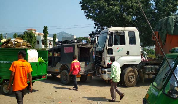 सिरोही के गोयली चौराहे पर यातायात अव्यवस्था से संभावित एक और बड़ा हादसा।