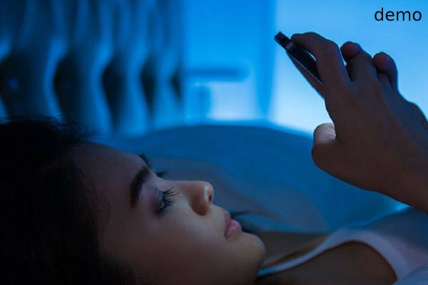Mobile-laptop blue light brings old age
