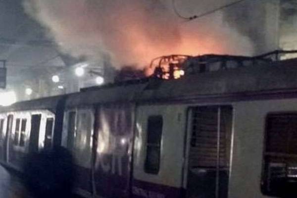 mumbai vashi railway station local train fire