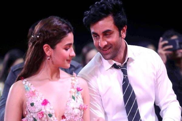 nusrat-wants-to-see-ranbir-kapoor-in-towel-and-this-is-how-alia-reacted