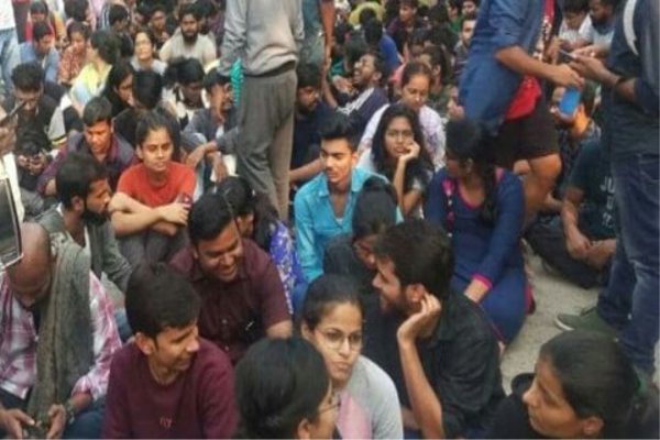 Demonstration held in JNU, Delhi for increase in fees in hostels